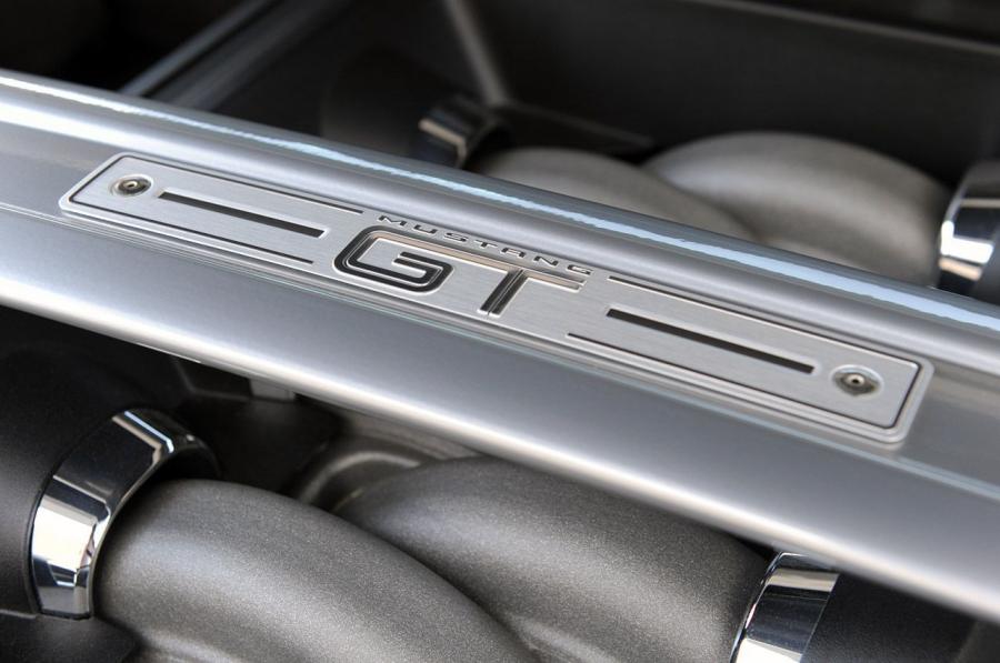  Ford Mustang GT 2011 года  (фото 24 из 90)